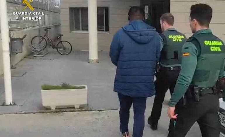 Detenido en Azuqueca por falsificar un cheque y apoderarse de más de 17.400 euros