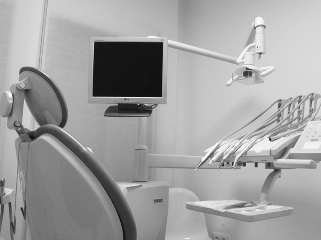 Una clínica dental de Coslada cierra sin previo aviso dejando 150 afectados