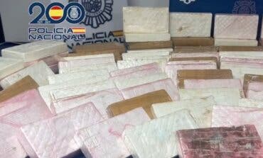 Dos detenidos cuando intentaban introducir por Barajas 111 kilos de cocaína ocultos en su equipaje   