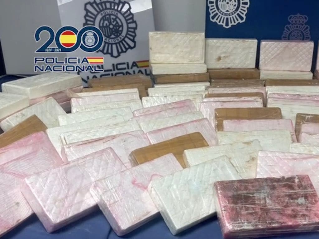 Dos detenidos cuando intentaban introducir por Barajas 111 kilos de cocaína ocultos en su equipaje   