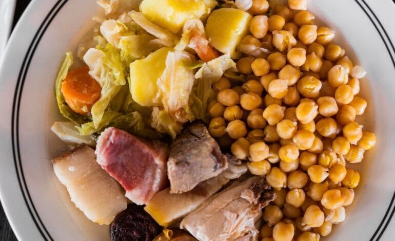 Taberna San Isidro de Alcalá de Henares, en la Ruta del Cocido Madrileño 2025