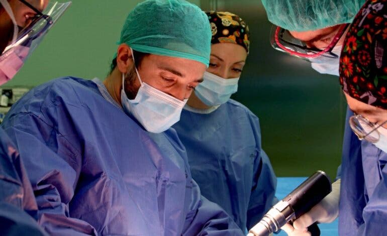El Hospital de Torrejón incorpora la cirugía robótica en los implantes de prótesis de rodilla