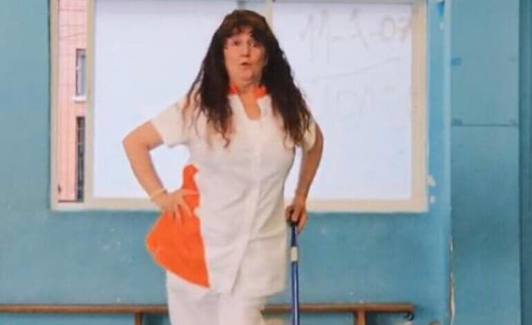 Juicio contra la empresa que despidió a una limpiadora de un colegio de Madrid por bailar en TikTok con su uniforme 
