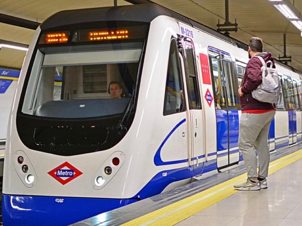 Madrid logra récord de viajeros en Metro y autobuses mientras que Cercanías se hunde