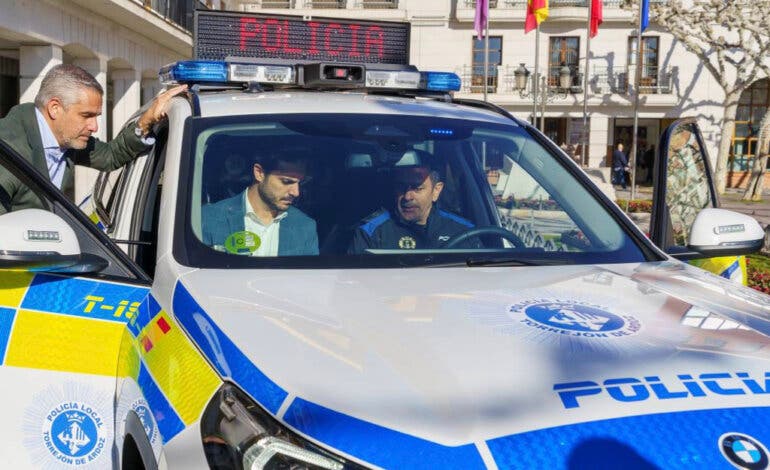 La Policía de Torrejón de Ardoz estrena nuevos coches y motos de última generación