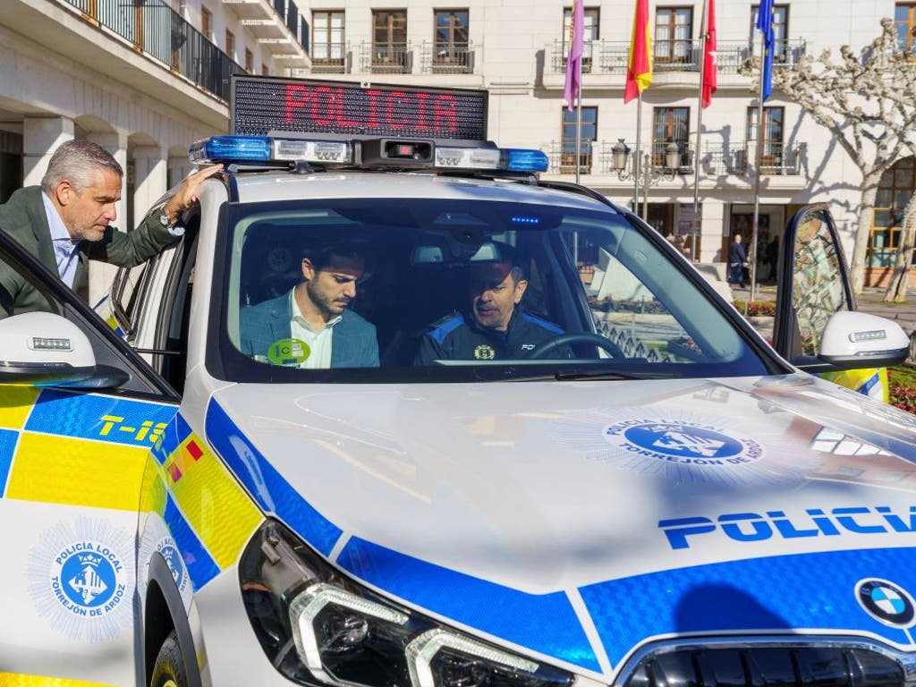 La Policía de Torrejón de Ardoz estrena nuevos coches y motos de última generación