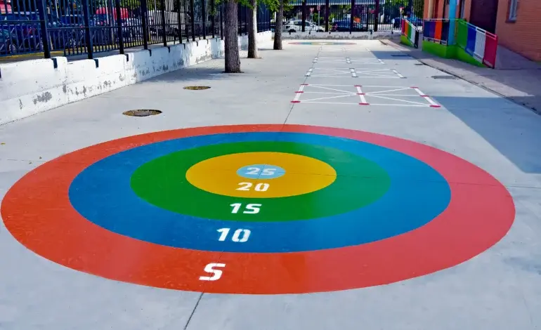 Ayuso abrirá los patios y bibliotecas de los colegios públicos por las tardes desde el próximo curso