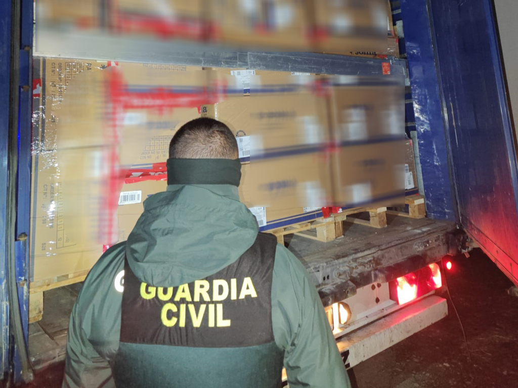 La Guardia Civil frustra el robo de la mercancía de un camión en la A-2