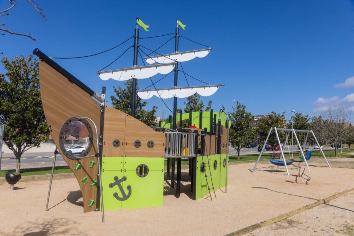 Guadalajara estrena nueva área de juegos infantiles con un gran barco pirata y columpios inclusivos