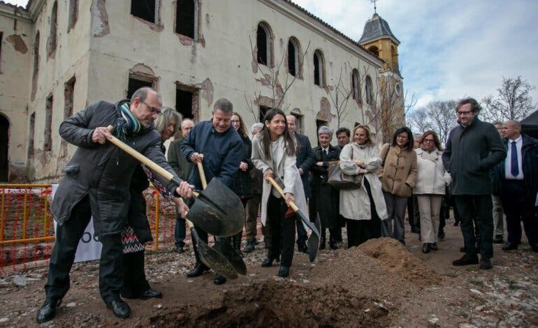 Page coloca la primera piedra de la nueva residencia de mayores Los Olmos de Guadalajara