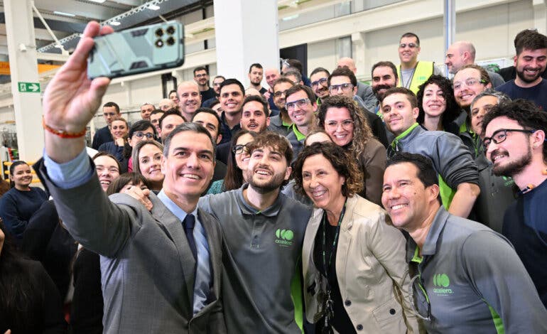 Pedro Sánchez visita la planta de electrolizadores de Guadalajara
