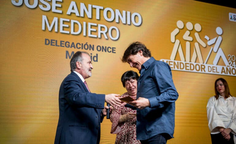 José Antonio, el vendedor de la ONCE de Torres de la Alameda y Villalbilla, elegido vendedor del año en Madrid 