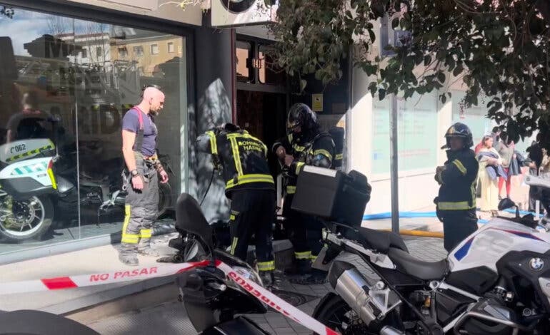 Identificado el cuerpo encontrado ayer calcinado en el incendio de una vivienda en Madrid: era la dueña de la casa