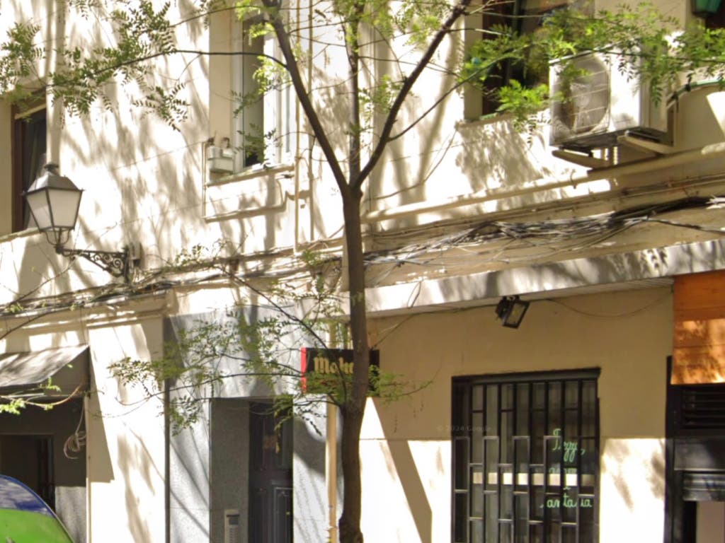 Encuentran el cadáver de un hombre devorado por su perro tras fallecer en su casa en Madrid 