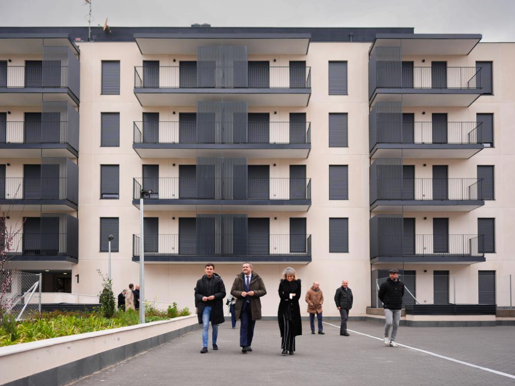 La Comunidad de Madrid entrega 134 nuevas viviendas de alquiler asequible en Alcorcón
