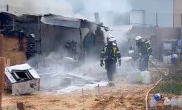 Aparatoso incendio en la parcela de un chalet en Torrejón de Ardoz 