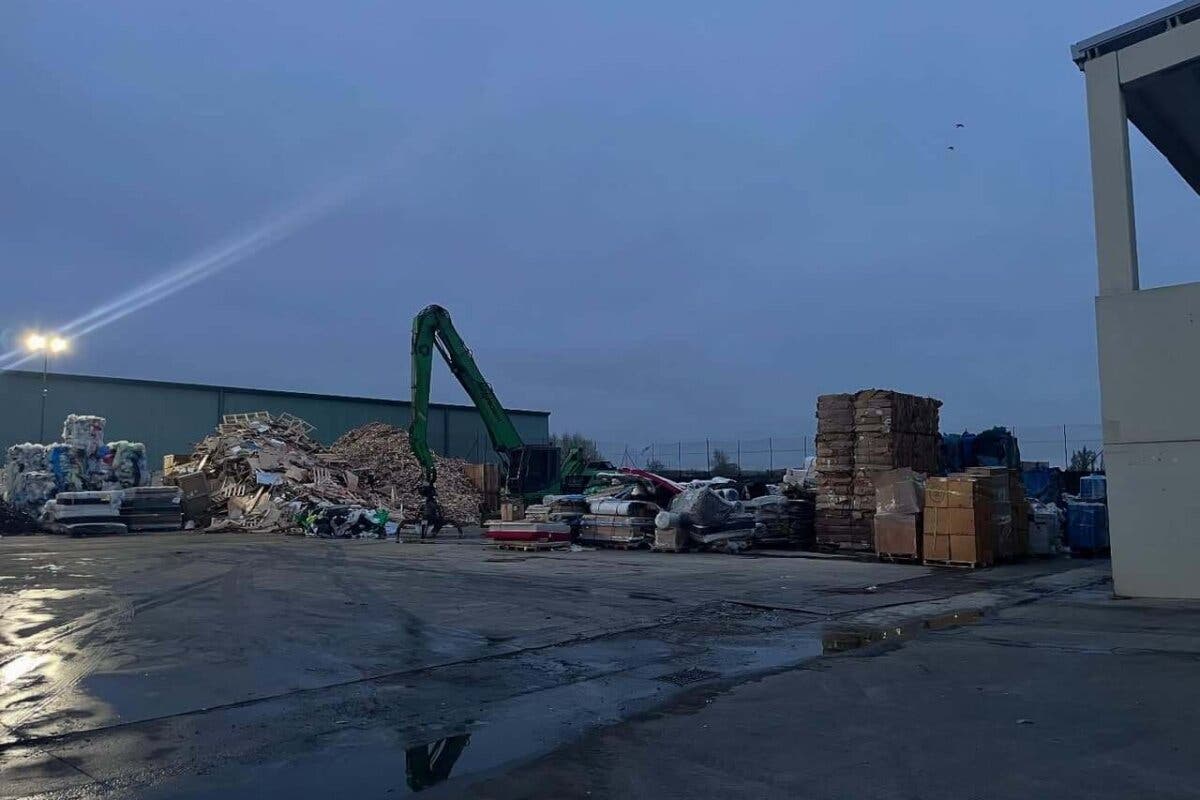 La planta de Regusa en Marchamalo ya opera con normalidad tras el incendio de ayer