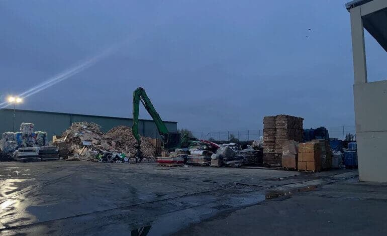 La planta de Regusa en Marchamalo ya opera con normalidad tras el incendio de ayer