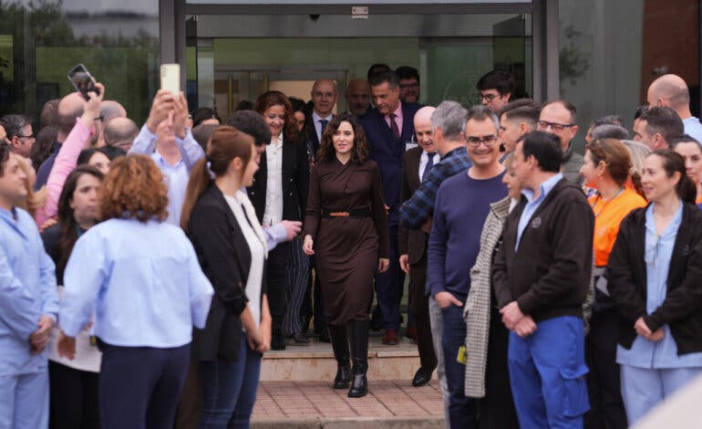 Ayuso visita la planta de Bayer en Alcalá de Henares, que emplea a 500 personas