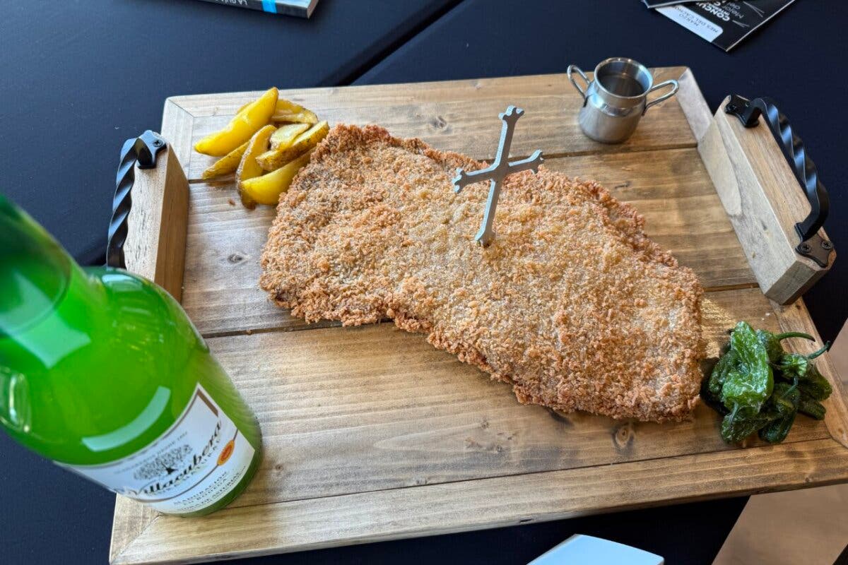 El mejor cachopo del mundo 2025 se sirve en este restaurante del centro de Madrid