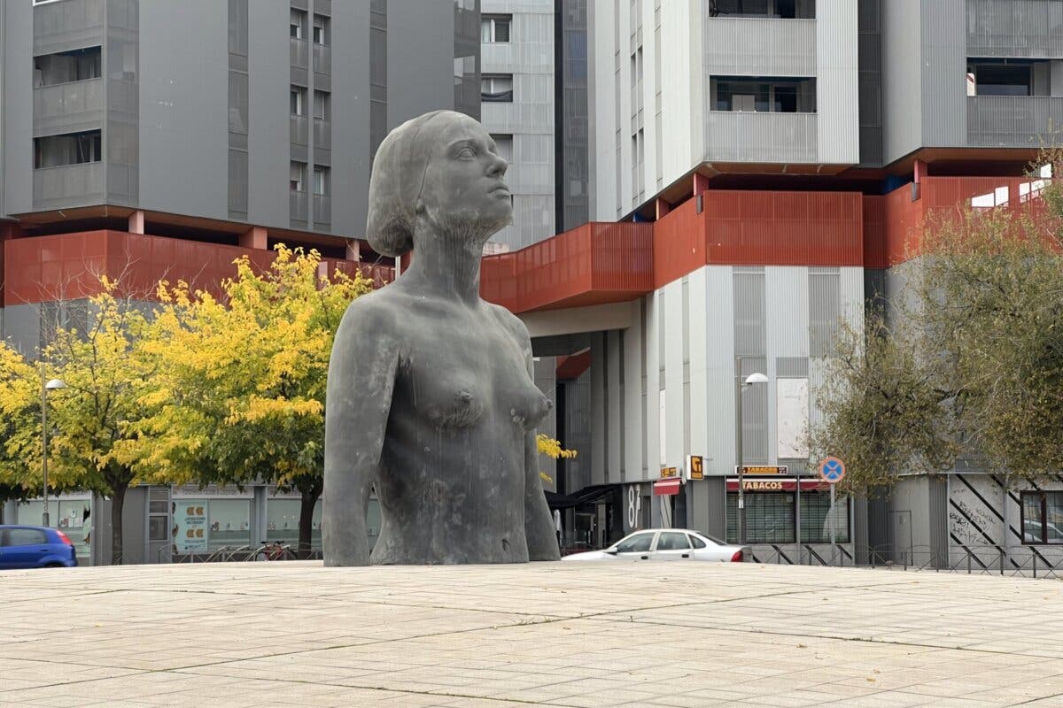 La Mujer de Coslada: la escultura de Antonio López que se ha convertido en símbolo de la ciudad