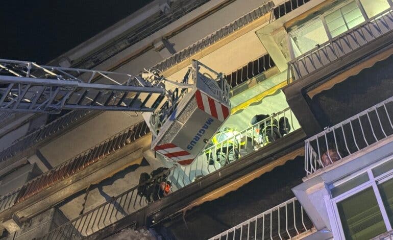 Una vela provoca un incendio con 30 afectados y una mujer grave en Móstoles