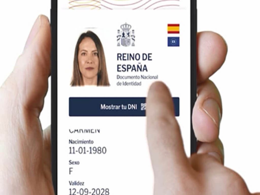 El Gobierno aprueba el DNI digital para llevarlo en el móvil: así puedes obtenerlo