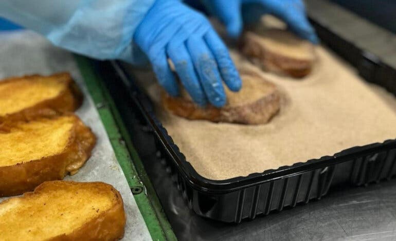 El paso a paso de las torrijas de Mercadona, elaboradas en Talamanca de Jarama