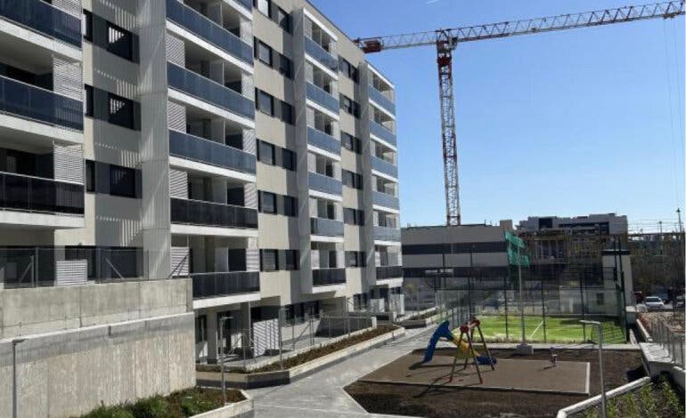 La Comunidad de Madrid inicia la licitación de 3.404 viviendas de alquiler asequible para jóvenes