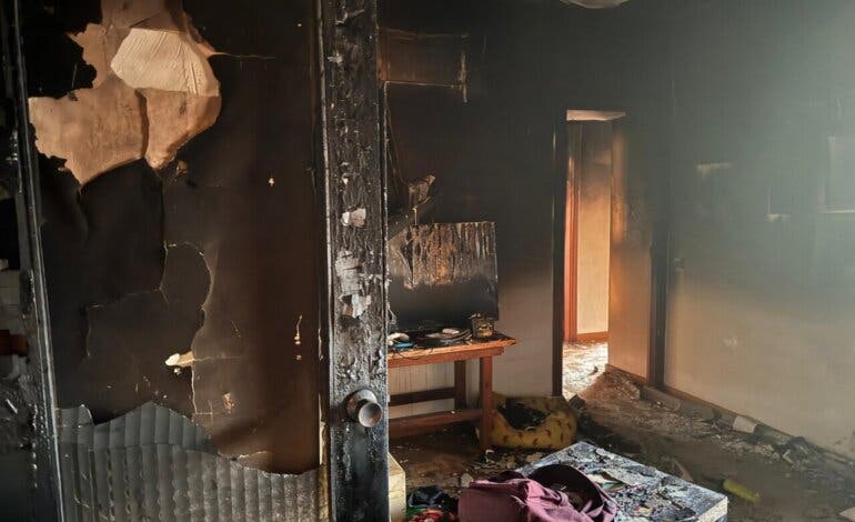 Rescatan a una madre y a su hijo en el incendio de una vivienda en Leganés