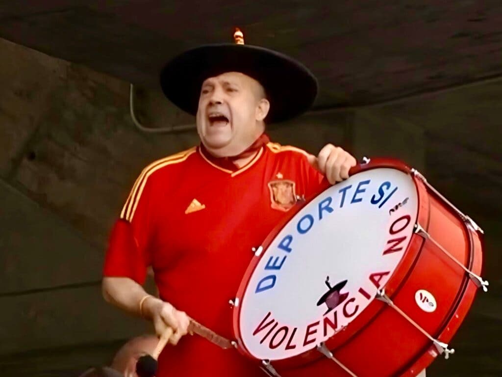 Muere Manolo «el del Bombo», el aficionado más icónico de la selección española