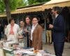 La Reina y Ayuso visitan la histórica Cuesta de Moyano por su centenario
