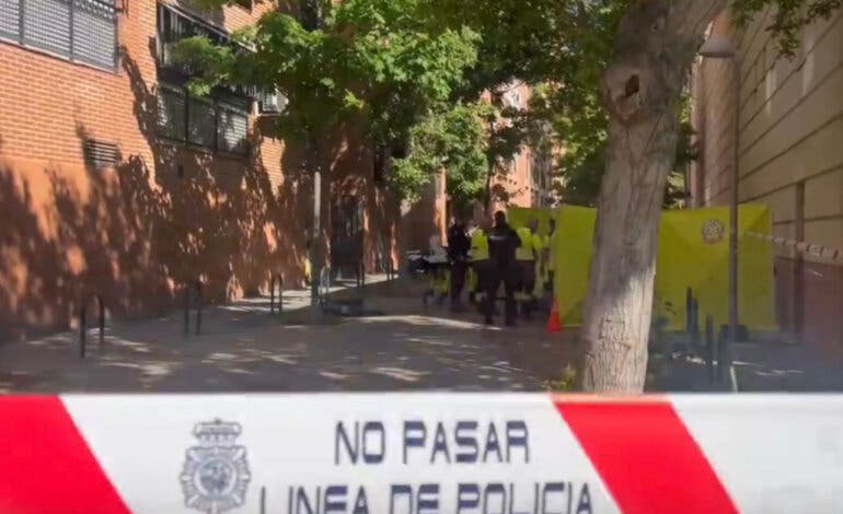 Detenido un hombre por matar a una mujer en un parque de San Blas tras una discusión entre toxicómanos