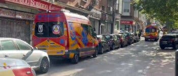 Muere el niño de 6 años atropellado este domingo en Usera cuando cruzaba corriendo detrás de un balón