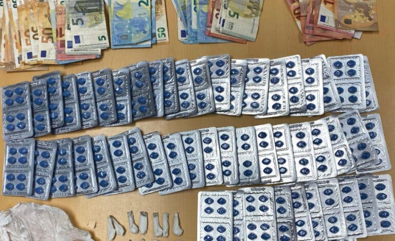 Fingían repartir comida en moto: cuatro detenidos en Madrid por traficar con cocaína, ketamina y viagra