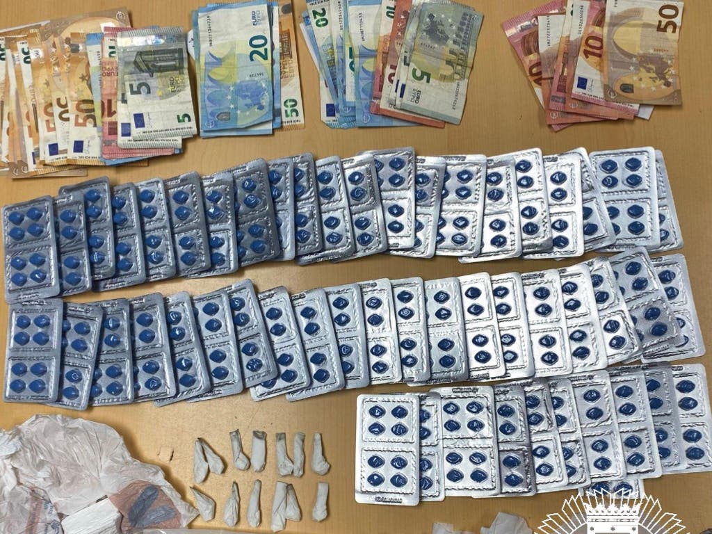 Fingían repartir comida en moto: cuatro detenidos en Madrid por traficar con cocaína, ketamina y viagra