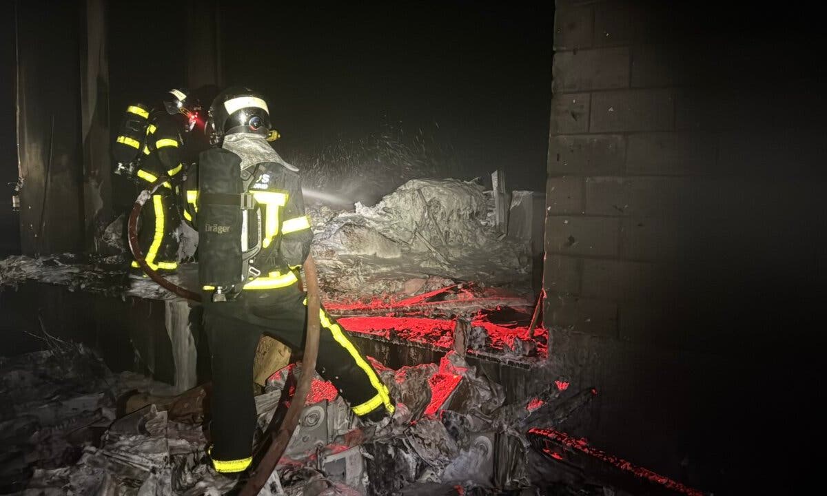 Arde una nave industrial abandonada en Móstoles sin causar heridos