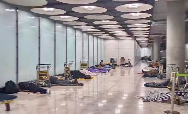 Choque institucional por los sintecho en el aeropuerto de Barajas