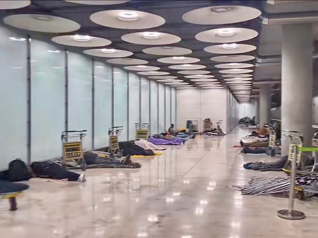Choque institucional por los sintecho en el aeropuerto de Barajas