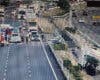 Aparatoso accidente sin heridos en la M-45: un camión pierde la carga en San Fernando de Henares