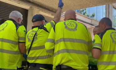 Muy grave un joven tras caer desde cuatro metros cuando estaba sentado en una barandilla en Villaverde