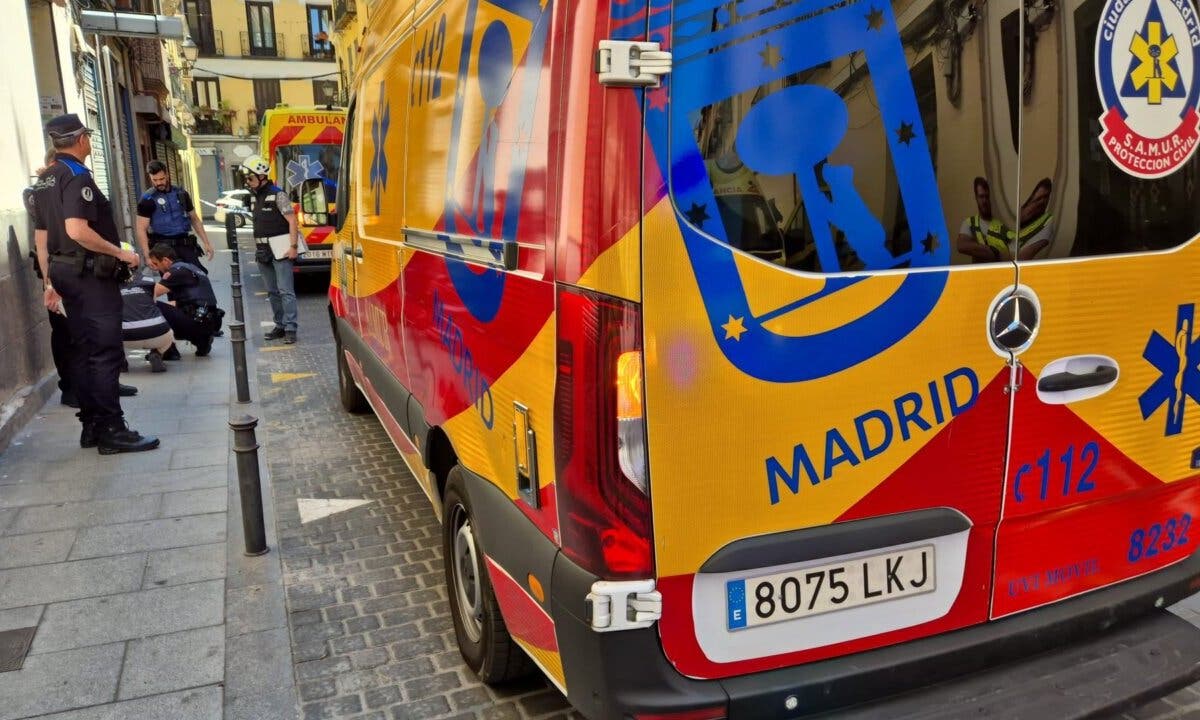 Muere un trabajador al caer desde un tejado en el centro de Madrid