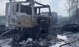 Calcinadas tres cabezas tractoras y nueve vehículos en un incendio en el polígono industrial de Meco