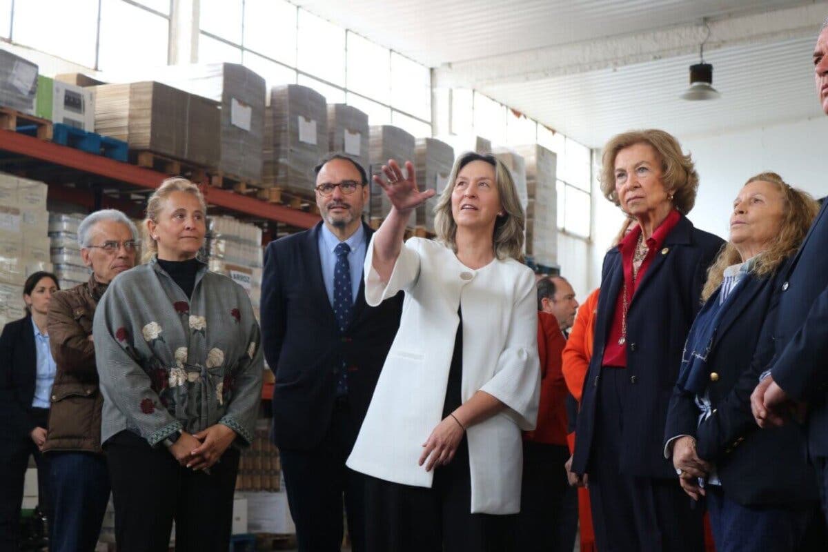 La Reina Sofía visita el Banco de Alimentos de Guadalajara