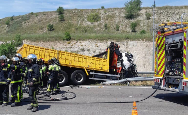 Aparatoso accidente entre tres camiones en la M-50, en Rivas