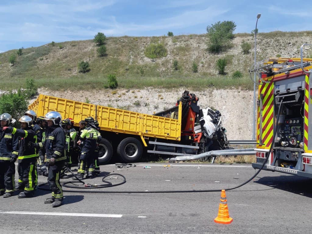 Aparatoso accidente entre tres camiones en la M-50, en Rivas