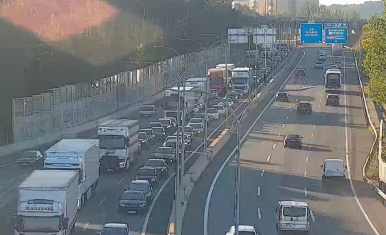 Una colisión entre 11 vehículos en la A-2 a la altura de Guadalajara deja una mujer herida leve