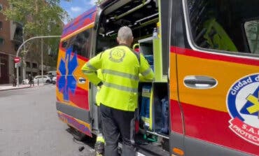 Dos heridos tras una colisión entre una ambulancia del SAMUR y una moto en Madrid