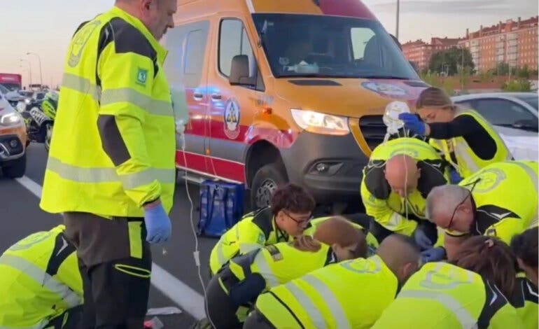 Un peatón herido grave tras ser atropellado por una moto en la A-4 en Villaverde 