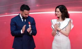 Ayuso entrega a Dani Carvajal la Medalla de Oro de la Comunidad de Madrid